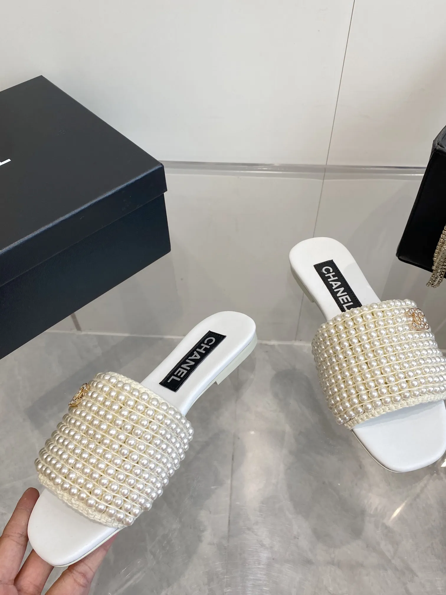👟👟Ex-factory price 600👟👟 Chanel Xiaoxiang 2️⃣5️⃣ss spring and summer vacation pearl lazy slippers, simple and versatile, super beautiful on the feet, no matter how you look at it, they are super beautiful #仙女SLANDALS #women's sandals #Chanel #小香